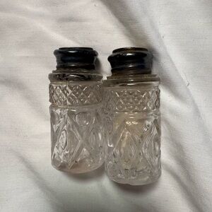 Vintage sterling silver mother of pearl top crystal glass salt and pepper shaker
